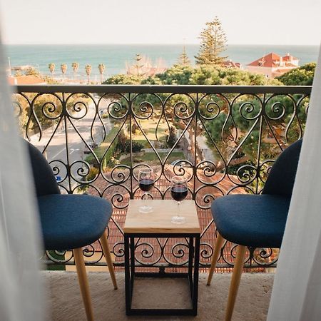 A House In Estoril - Adults Only Hotel ภายนอก รูปภาพ A balcony in a hotel room