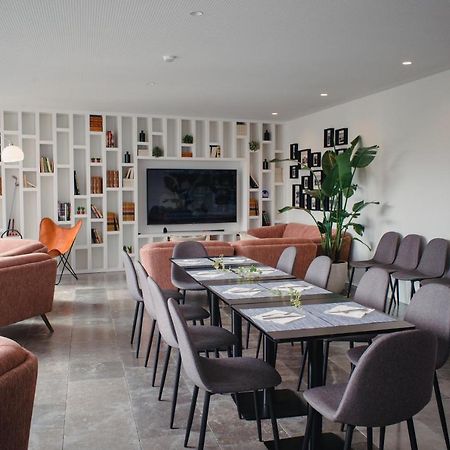 A House In Estoril - Adults Only Hotel ภายนอก รูปภาพ The library at the University of Roehampton