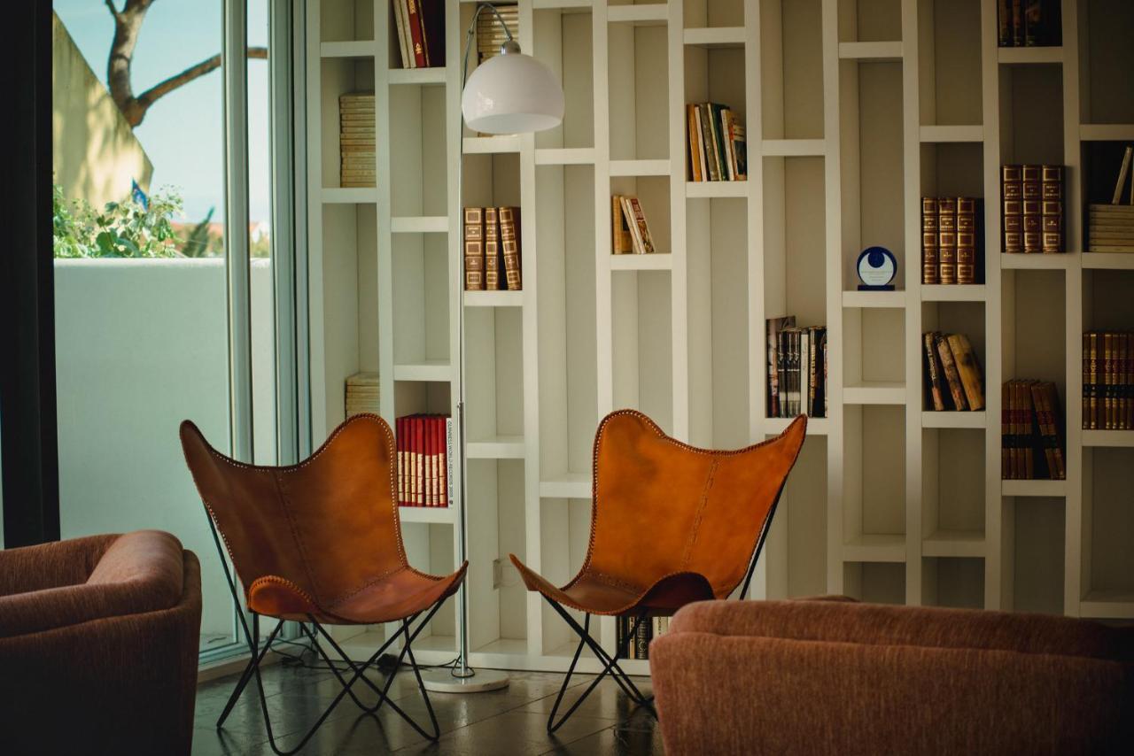 A House In Estoril - Adults Only Hotel ภายนอก รูปภาพ Library