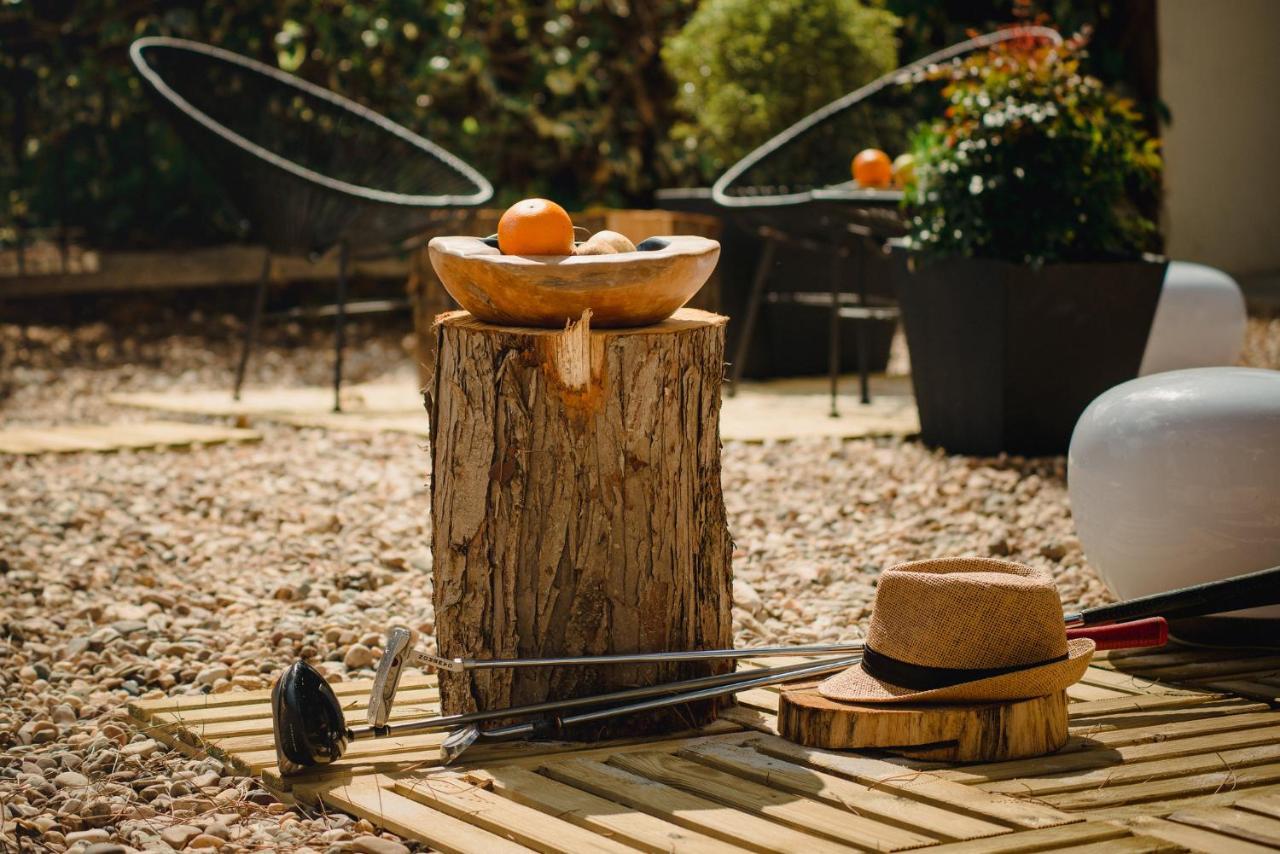 A House In Estoril - Adults Only Hotel ภายนอก รูปภาพ A garden in the village