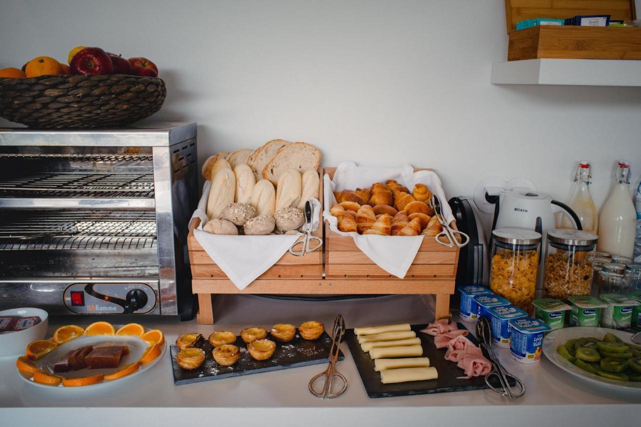 A House In Estoril - Adults Only Hotel ภายนอก รูปภาพ A breakfast buffet