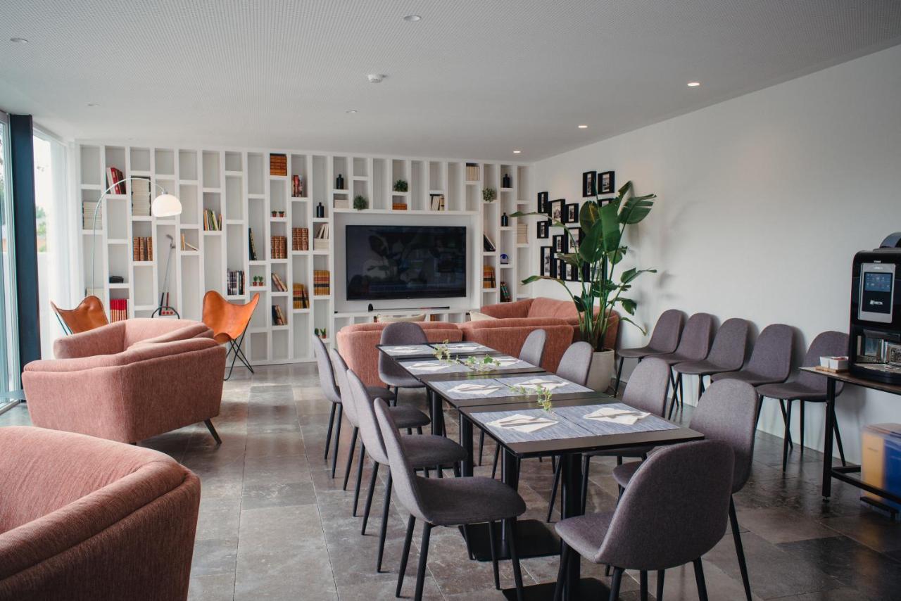 A House In Estoril - Adults Only Hotel ภายนอก รูปภาพ The library at the University of Roehampton